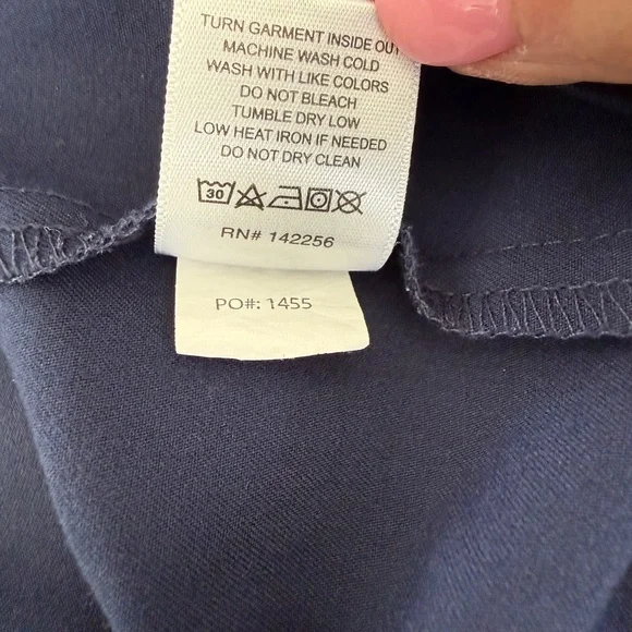 Figs Technical Collection Women's Scrubs Top Navy Blue 2 Pocket Size Medium - Picture 5 of 7